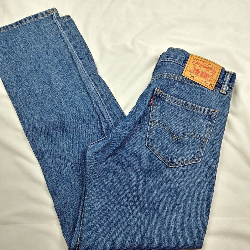 Levis 505 Mens Jeans Straight Fit Size 30x32  


I